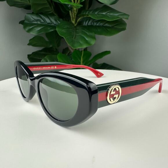 Gucci Black Cat Eye Sunglasses Red Green - Picture 1 of 3